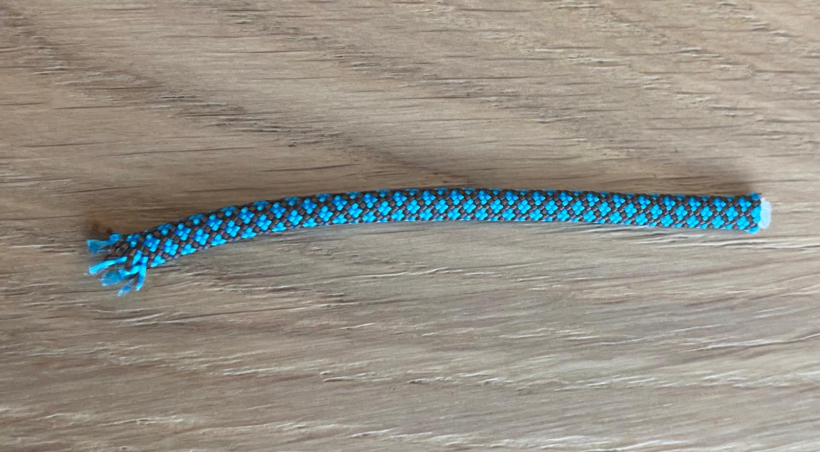 blauw-bruin gemeleerd