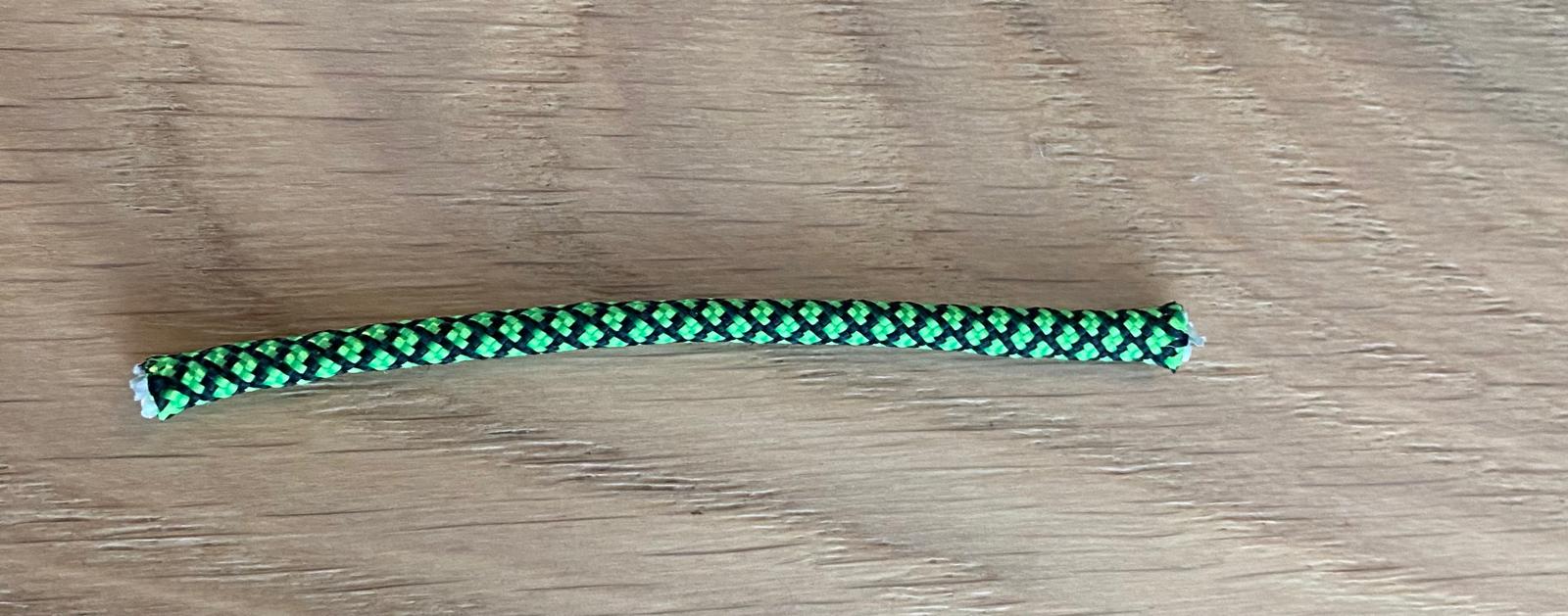 groen-zwart gemeleerd